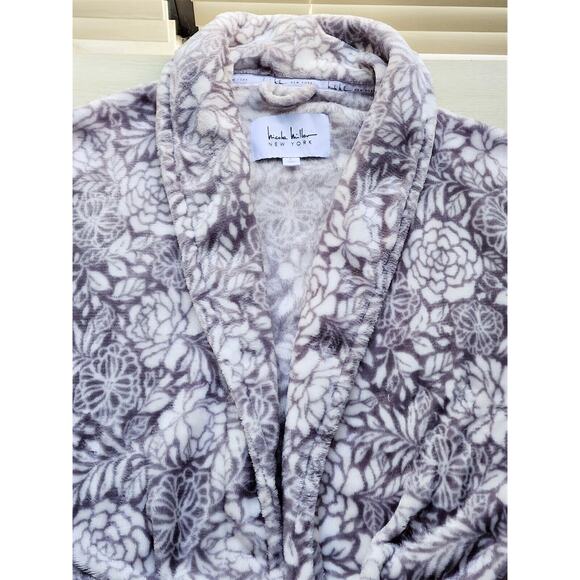 ROBE-NICOLE MILLER-Gray White-Tie Closure-Soft-Plush-Knee Length-Size LRG - Picture 8 of 14